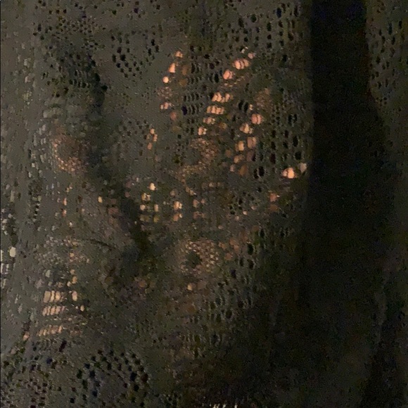 *BRAND NEW* Black sheer & lace short sleeve blouse - Picture 3 of 4